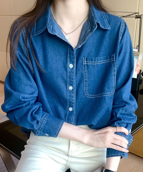 2ly2（トゥーリートゥー）の「デニムシャツ レディース 長袖 オーバーサイズ 羽織り（シャツ/ブラウス・レディース・ライトブルー/ダークブルー・FREE）」の6枚目の写真
