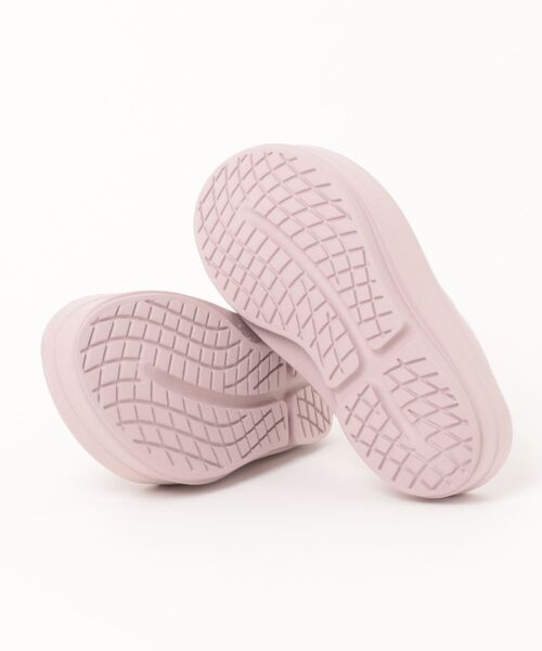 Droite lautreamont(ドロワットロートレアモン)の「【OOFOS】Oomega(ウーメガ)(サンダル・レディース・ベージュ/ピンク/ブラック・24.0cm/23.5cm)」の13枚目の写真