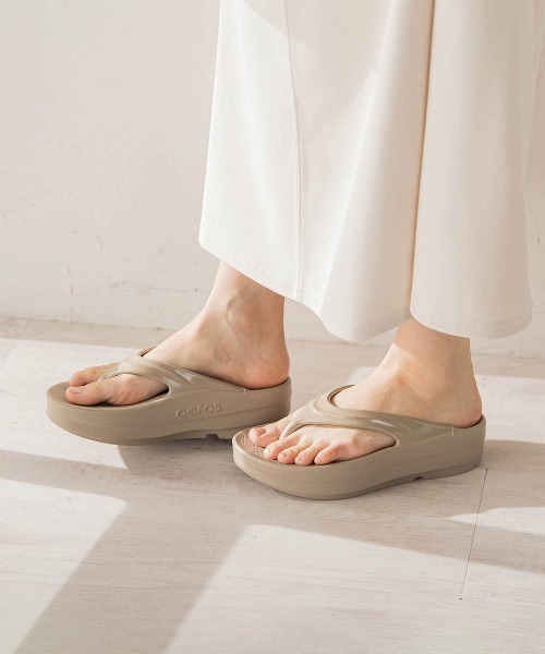 Droite lautreamont(ドロワットロートレアモン)の「【OOFOS】Oomega(ウーメガ)(サンダル・レディース・ベージュ/ピンク/ブラック・24.0cm/23.5cm)」の8枚目の写真