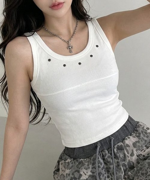 VIVID LADY(ビビッドレディー)の「スタッズ リブタンクトップ ノースリーブトップス(タンクトップ・レディース・チャコールグレー/ブラック/アイボリー・FREE)」の2枚目の写真
