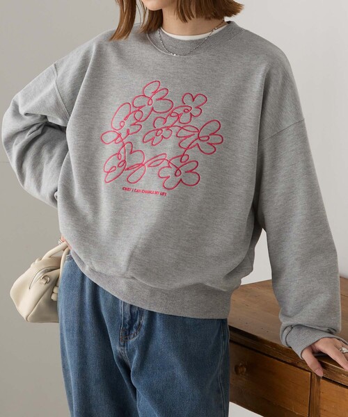 BONLECILL(ボンルシール)の「レタリングフラワー刺繍スウェットプルオーバー(スウェット・レディース・ブラウン/オートミール/杢グレー/チャコールグレー・FREE)」の1枚目の写真