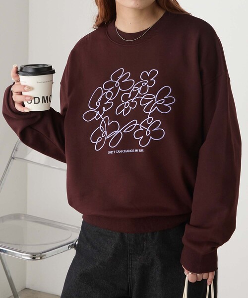 BONLECILL(ボンルシール)の「レタリングフラワー刺繍スウェットプルオーバー(スウェット・レディース・ブラウン/オートミール/杢グレー/チャコールグレー・FREE)」の3枚目の写真