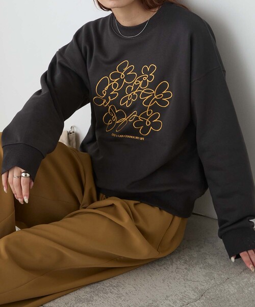 BONLECILL(ボンルシール)の「レタリングフラワー刺繍スウェットプルオーバー(スウェット・レディース・ブラウン/オートミール/杢グレー/チャコールグレー・FREE)」の5枚目の写真