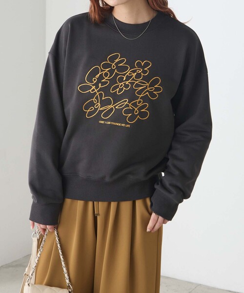 BONLECILL(ボンルシール)の「レタリングフラワー刺繍スウェットプルオーバー(スウェット・レディース・ブラウン/オートミール/杢グレー/チャコールグレー・FREE)」の6枚目の写真