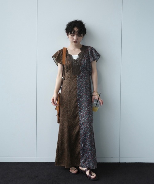 Ameri(アメリ)の「LOUISE PATTERN DOCKING DRESS(ドレス・レディース・ブラウン/ネイビー・MEDIUM/SMALL)」の3枚目の写真