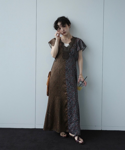 Ameri(アメリ)の「LOUISE PATTERN DOCKING DRESS(ドレス・レディース・ブラウン/ネイビー・MEDIUM/SMALL)」の4枚目の写真