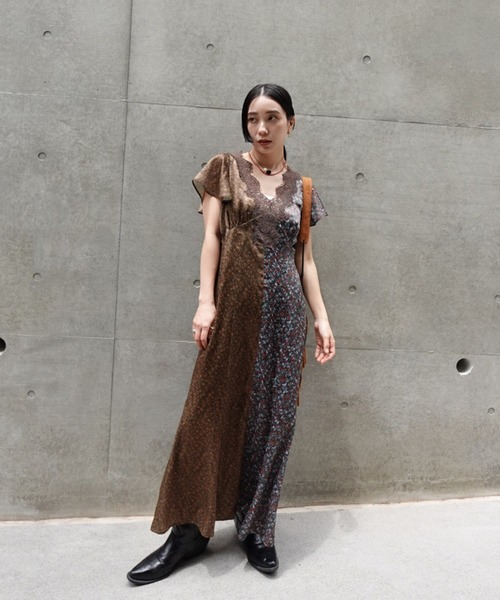 Ameri(アメリ)の「LOUISE PATTERN DOCKING DRESS(ドレス・レディース・ブラウン/ネイビー・MEDIUM/SMALL)」の8枚目の写真