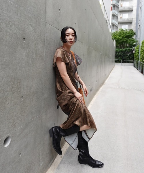 Ameri(アメリ)の「LOUISE PATTERN DOCKING DRESS(ドレス・レディース・ブラウン/ネイビー・MEDIUM/SMALL)」の7枚目の写真