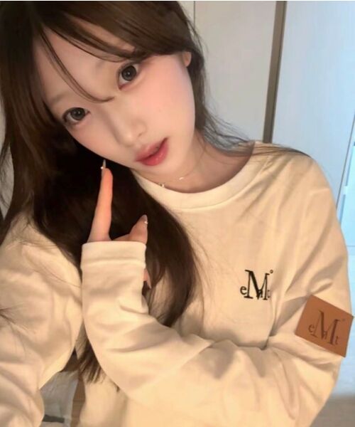 MUCENT(ムセント)の「リアムレザーパッチロングスリーブTシャツ(4カラー)(Tシャツ/カットソー・レディース・ブラック/ホワイト/ネイビー/ライトグレー・FREE)」の17枚目の写真