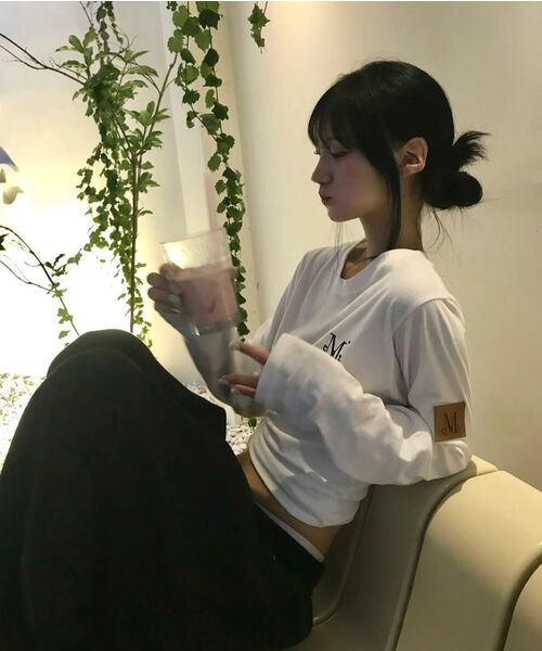 MUCENT(ムセント)の「リアムレザーパッチロングスリーブTシャツ(4カラー)(Tシャツ/カットソー・レディース・ブラック/ホワイト/ネイビー/ライトグレー・FREE)」の5枚目の写真