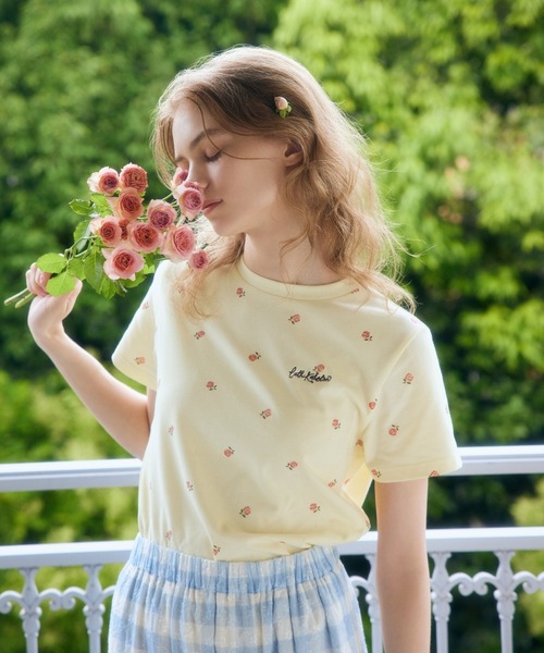 Cath Kidston（キャスキッドソン）の「フラワープリントベーシックTシャツ Rose（Tシャツ/カットソー・レディース・サックスブルー/ホワイト/ライトピンク/ライトイエロー・FREE）」の3枚目の写真