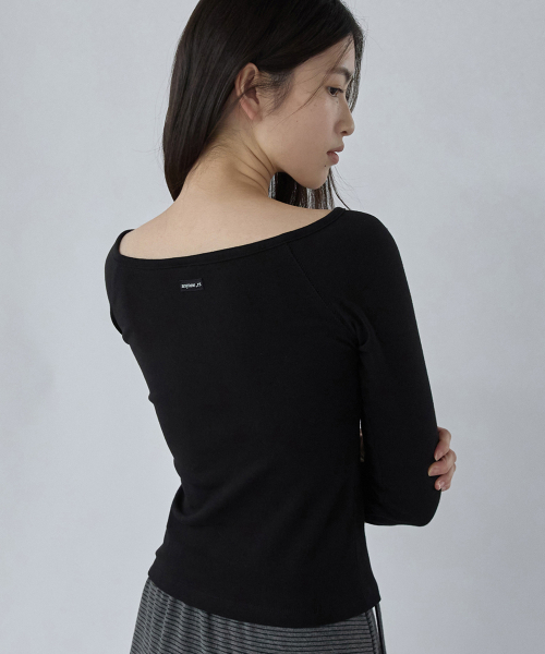 RENSE(レンセ)の「Button Henley Neck Tee Black(Tシャツ/カットソー・レディース・その他・OS)」の2枚目の写真