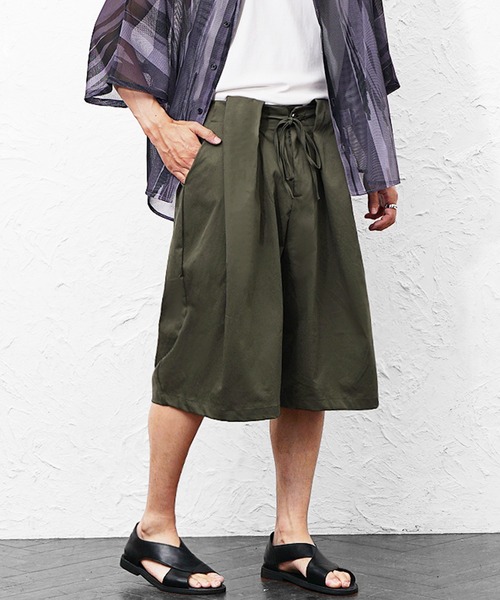 MinoriTY(マイノリティ)の「【MinoriTY】デザインタックワイドショーツ メンズ 夏服 ユニセックス ハーフパンツ(その他パンツ・メンズ・ブラック/カーキ/ベージュ・L/M)」の3枚目の写真