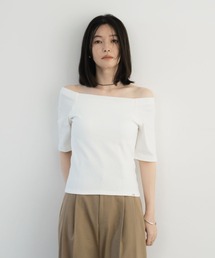 カップ付きオフショルトップス