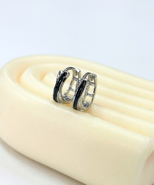 tunee(チュニー)の「【456895】メンズブラックラインフープピアス(RZ)(ピアス(両耳用)・レディース・シルバー・FREE)」の3枚目の写真