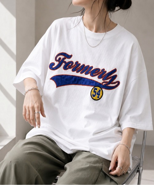 Bling Leads(ブリングリーズ)の「【Bls】 【ZM】【Bling Leads】オーバーサイズ ワッペン刺繍TEE(Tシャツ/カットソー・レディース・ダークグリーン/ホワイト系その他/スミクロ/ブルー系その他2・LARGE)」の2枚目の写真