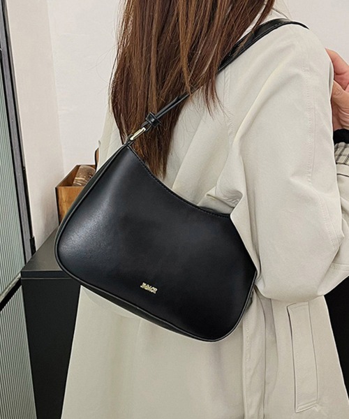 ReRe(リリ)の「カーブシルエットショルダーバッグ(ショルダーバッグ・レディース・ブラック/ダークブラウン/ブラウン/オフホワイト/ワインレッド・FREE)」の3枚目の写真