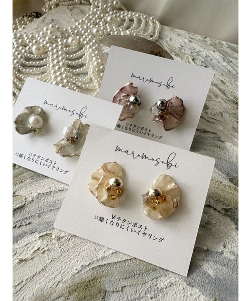 tone（トーン）の「【marumusubi】flowery.viola line mini(MA)（ピアス（両耳用）・レディース・イエロー/パープル/ブルー・FREE）」の4枚目の写真