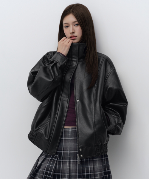 MUSINSA STANDARD WOMAN（ムシンサスタンダードウーマン）の「ウィメンズ シンセティックレザー ハイネック ブルゾンジャケット [ブラック]（ライダースジャケット・レディース・その他・SMALL/MEDIUM/LARGE）」の3枚目の写真