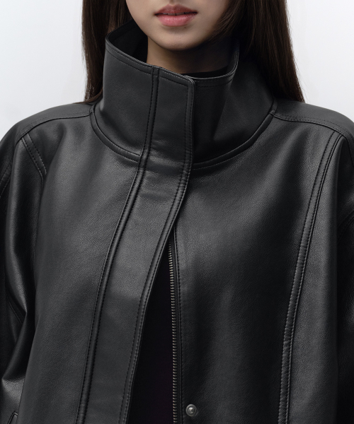 MUSINSA STANDARD WOMAN（ムシンサスタンダードウーマン）の「ウィメンズ シンセティックレザー ハイネック ブルゾンジャケット [ブラック]（ライダースジャケット・レディース・その他・SMALL/MEDIUM/LARGE）」の6枚目の写真