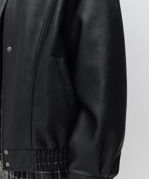 MUSINSA STANDARD WOMAN（ムシンサスタンダードウーマン）の「ウィメンズ シンセティックレザー ハイネック ブルゾンジャケット [ブラック]（ライダースジャケット・レディース・その他・SMALL/MEDIUM/LARGE）」の8枚目の写真