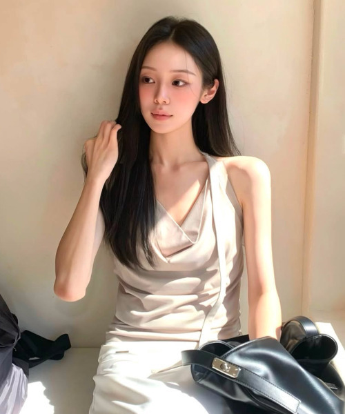 LMOOD WOMEN(エルムード ウーマン)の「マティーニホルタートップグレージュ(Tシャツ/カットソー・レディース・その他・FREE)」の1枚目の写真