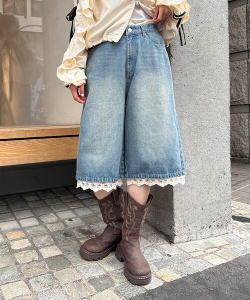w closet(ダブルクローゼット)の「レースデニムハーフパンツ(デニムパンツ・レディース・ブルー/ブラック・FREE)」の1枚目の写真