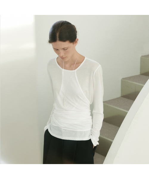 URAGO（ユラーゴ）の「Sheer button raglan t-shirt（Tシャツ/カットソー・レディース・ダークブラウン/ホワイト・FREE）」の2枚目の写真