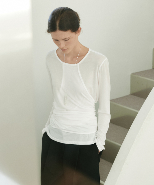 URAGO（ユラーゴ）の「Sheer button raglan t-shirt（Tシャツ/カットソー・レディース・ダークブラウン/ホワイト・FREE）」の4枚目の写真