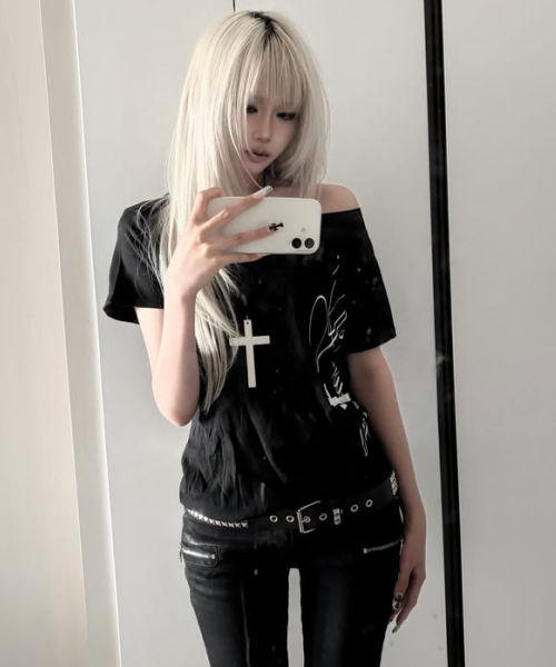 IZROOM（イズルーム）の「ガールズボートネック半袖Tシャツ（ブラック）（Tシャツ/カットソー・レディース・その他・FREE）」の2枚目の写真