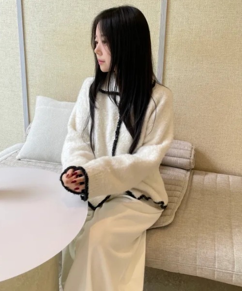 FAVORITO(ファヴォリート)の「ニット襟付きシングルブレストトップス(カーディガン/ボレロ・レディース・ホワイト/グレー・F)」の5枚目の写真