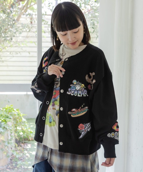 ScoLar(スカラー)の「163650:ワッペン風刺繍 2wayカーディガン(Tシャツ/カットソー・レディース・オートミール/ブラック/パープル・M)」の2枚目の写真