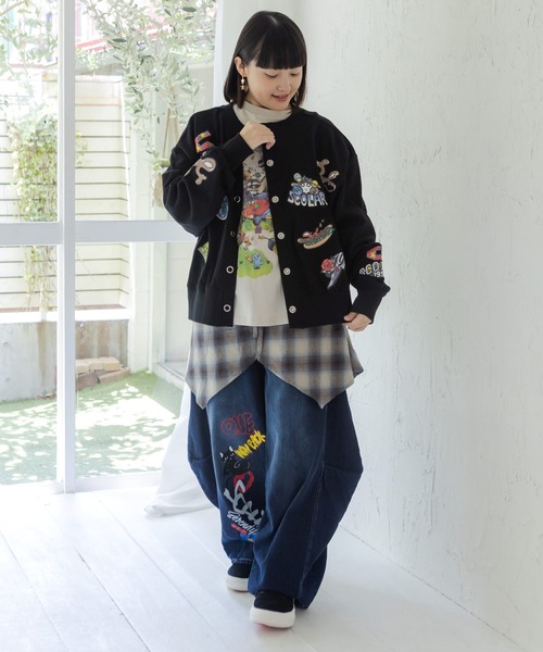 ScoLar(スカラー)の「163650:ワッペン風刺繍 2wayカーディガン(Tシャツ/カットソー・レディース・オートミール/ブラック/パープル・M)」の4枚目の写真