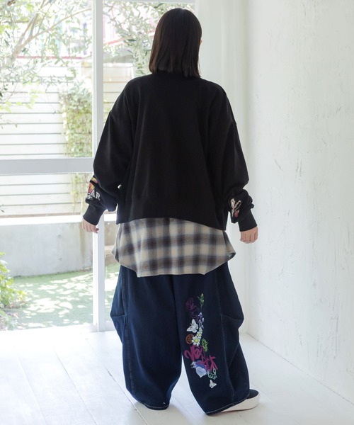 ScoLar(スカラー)の「163650:ワッペン風刺繍 2wayカーディガン(Tシャツ/カットソー・レディース・オートミール/ブラック/パープル・M)」の8枚目の写真
