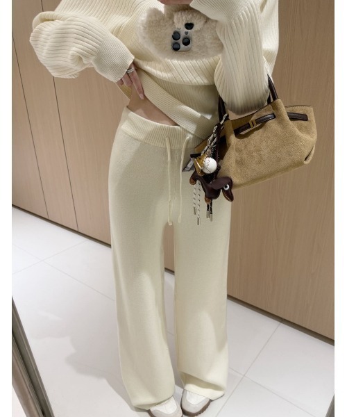 FLINEA(フリネア)の「Vネッククロスニットトップス+ワイドパンツセットアップ(セットアップ・レディース・ブラック/ブラウン/オフホワイト/ダークグレー・FREE)」の7枚目の写真