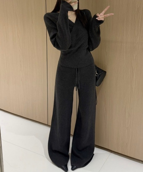 FLINEA(フリネア)の「Vネッククロスニットトップス+ワイドパンツセットアップ(セットアップ・レディース・ブラック/ブラウン/オフホワイト/ダークグレー・FREE)」の13枚目の写真