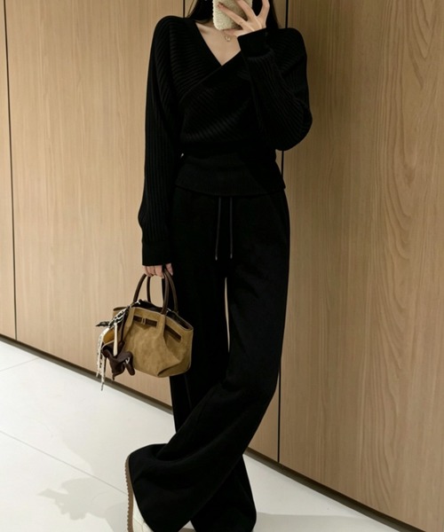 FLINEA(フリネア)の「Vネッククロスニットトップス+ワイドパンツセットアップ(セットアップ・レディース・ブラック/ブラウン/オフホワイト/ダークグレー・FREE)」の10枚目の写真
