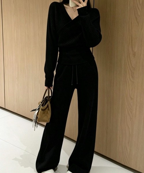 FLINEA(フリネア)の「Vネッククロスニットトップス+ワイドパンツセットアップ(セットアップ・レディース・ブラック/ブラウン/オフホワイト/ダークグレー・FREE)」の8枚目の写真
