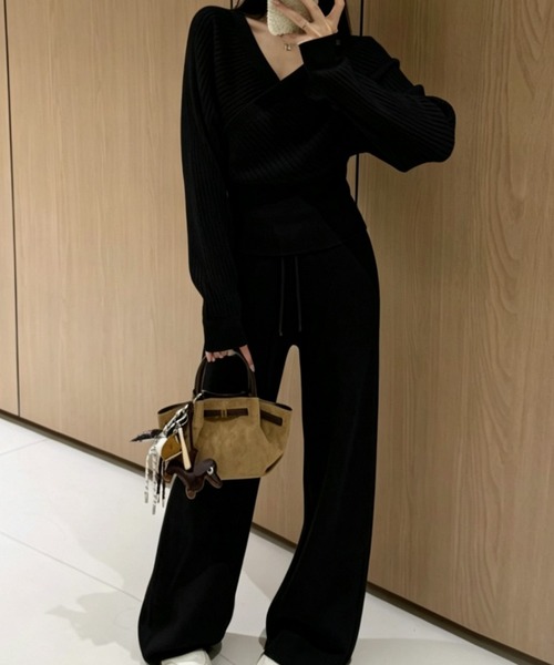 FLINEA(フリネア)の「Vネッククロスニットトップス+ワイドパンツセットアップ(セットアップ・レディース・ブラック/ブラウン/オフホワイト/ダークグレー・FREE)」の9枚目の写真