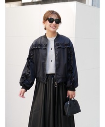 BeBeoD（べベッド）の「フリルデザインサテン風ジャケット（ブルゾン）」
