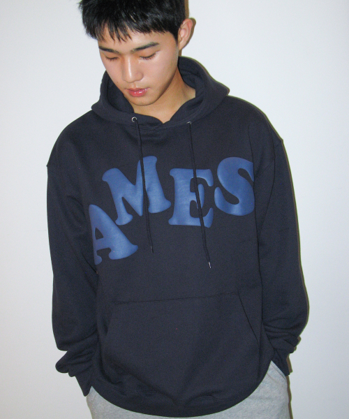 AMESWORLDWIDE(アメスワールドワイド)の「BIG TYPO HOODIE NAVY(パーカー・レディース・その他・SMALL/MEDIUM/LARGE)」の4枚目の写真