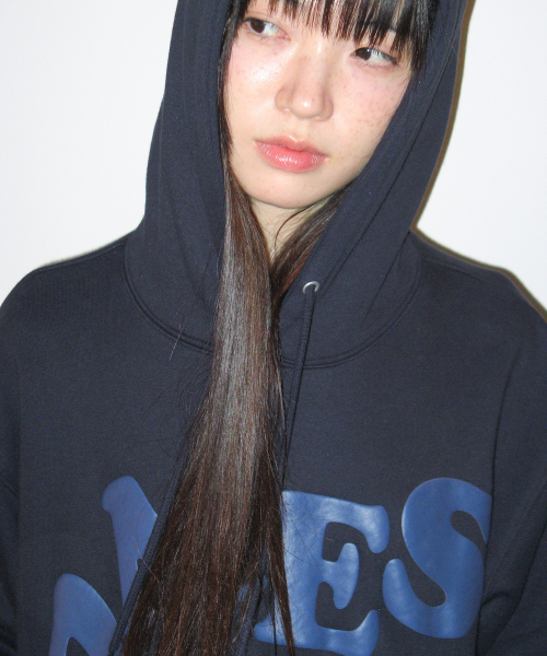 AMESWORLDWIDE(アメスワールドワイド)の「BIG TYPO HOODIE NAVY(パーカー・レディース・その他・SMALL/MEDIUM/LARGE)」の7枚目の写真