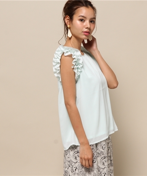 MIIA（ミーア）の「フリルノースリブラウス（シャツ/ブラウス・レディース・ブラック/イエロー/オフホワイト/グリーン/ピンク・FREE）」の3枚目の写真