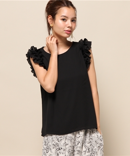 MIIA（ミーア）の「フリルノースリブラウス（シャツ/ブラウス・レディース・ブラック/イエロー/オフホワイト/グリーン/ピンク・FREE）」の2枚目の写真