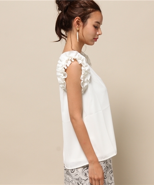 MIIA（ミーア）の「フリルノースリブラウス（シャツ/ブラウス・レディース・ブラック/イエロー/オフホワイト/グリーン/ピンク・FREE）」の7枚目の写真