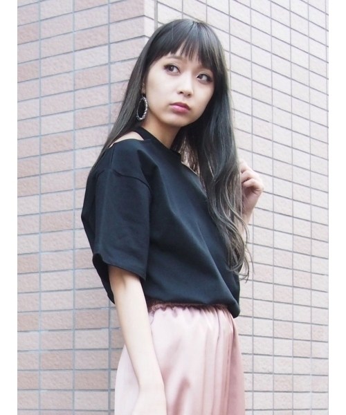 MURUA(ムルーア)の「ショルダーカッティング Tシャツ(Tシャツ/カットソー・レディース・ブラック/カーキ/ホワイト・FREE)」の2枚目の写真