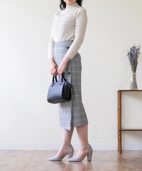 menue(メヌエ)の「アンクルストラップ ポインテッドトゥ チャンキーヒール パンプス(パンプス・レディース・ベージュ/ネイビー/パイソン/スモークピンク/キャメル/ブラック系その他/ゴールド/ブラック/ブラウン系その他/ブラック系その他2/ナチュラル/ブラック系その他3/ライトグレー/レッド/チャコールグレー/シルバー/ワインレッド/ブラック系その他5/ラベンダー/ブラック系その他4・22.0cm/21.5cm/22.5cm/24.5cm/25.5cm/26.0cm/24.0cm/23.0cm/23.5cm/25.0cm/21.0cm)」の21枚目の写真
