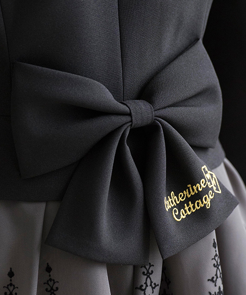 Catherine Cottage（キャサリンコテージ）の「アリス柄スーツ3点セット