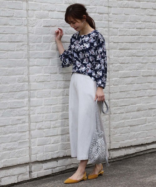 un dix cors（アンディコール）の「中花柄ギャザー袖ブラウス（シャツ/ブラウス・レディース・ネイビー/イエロー・ﾌﾘ-）」の6枚目の写真