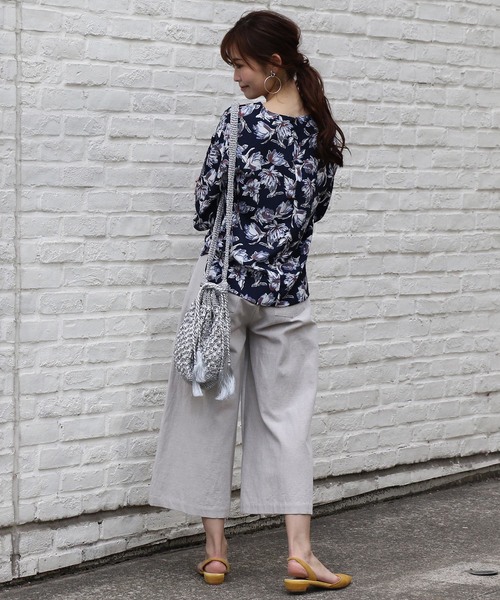 un dix cors（アンディコール）の「中花柄ギャザー袖ブラウス（シャツ/ブラウス・レディース・ネイビー/イエロー・ﾌﾘ-）」の5枚目の写真